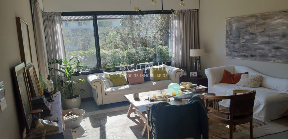 Casa ID.19925 - Casa en Barrio San Nicolás: Amplios Ambientes con inmejorable luminosidad y excelente terminaciones.-