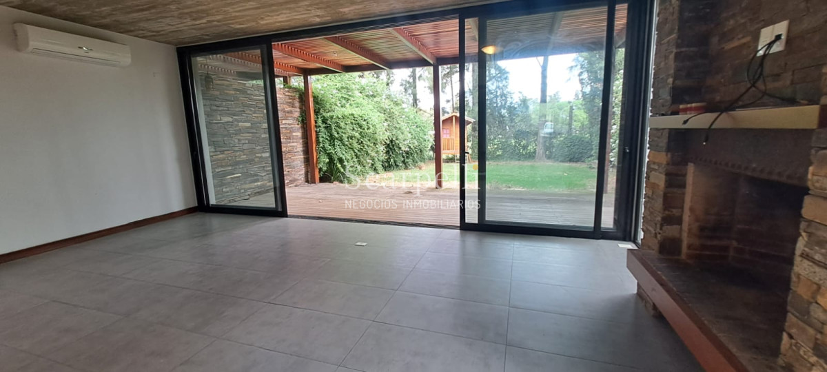 Casa ID.19925 - Casa en Barrio San Nicolás: Amplios Ambientes con inmejorable luminosidad y excelente terminaciones.-