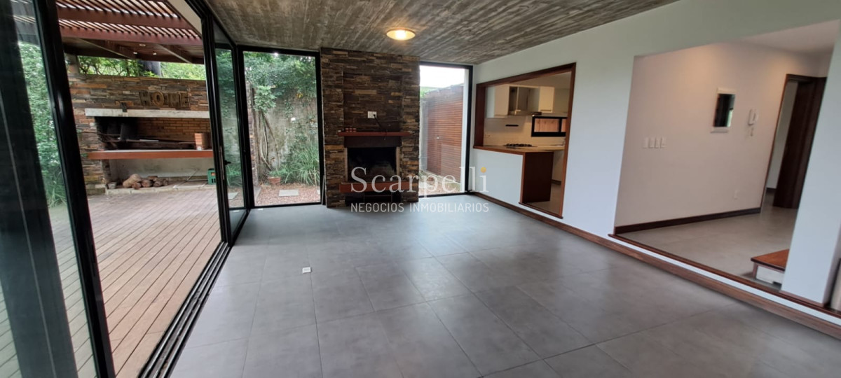 Casa ID.19925 - Casa en Barrio San Nicolás: Amplios Ambientes con inmejorable luminosidad y excelente terminaciones.-