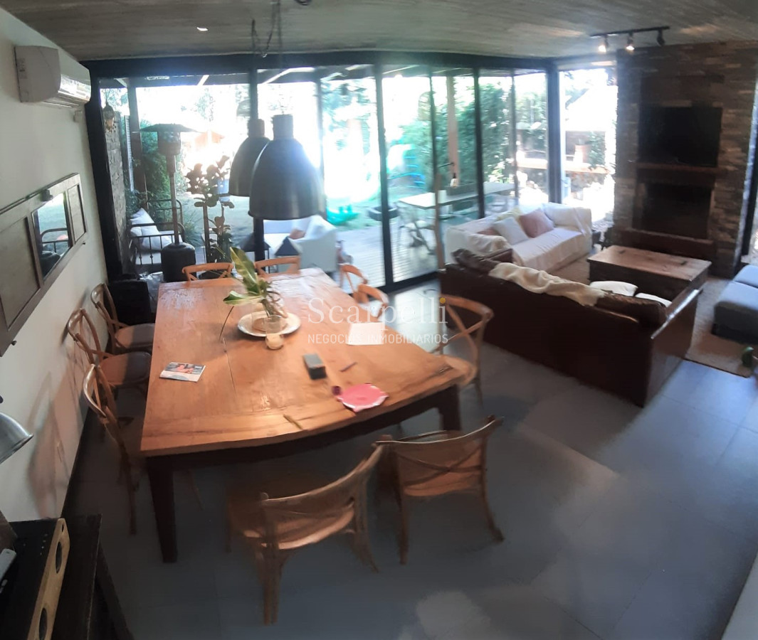 Casa ID.19925 - Casa en Barrio San Nicolás: Amplios Ambientes con inmejorable luminosidad y excelente terminaciones.-