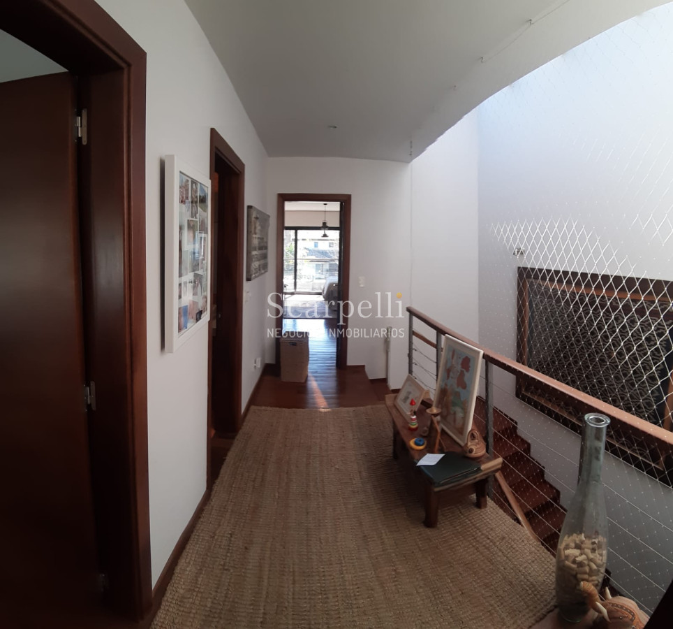 Casa ID.19925 - Casa en Barrio San Nicolás: Amplios Ambientes con inmejorable luminosidad y excelente terminaciones.-