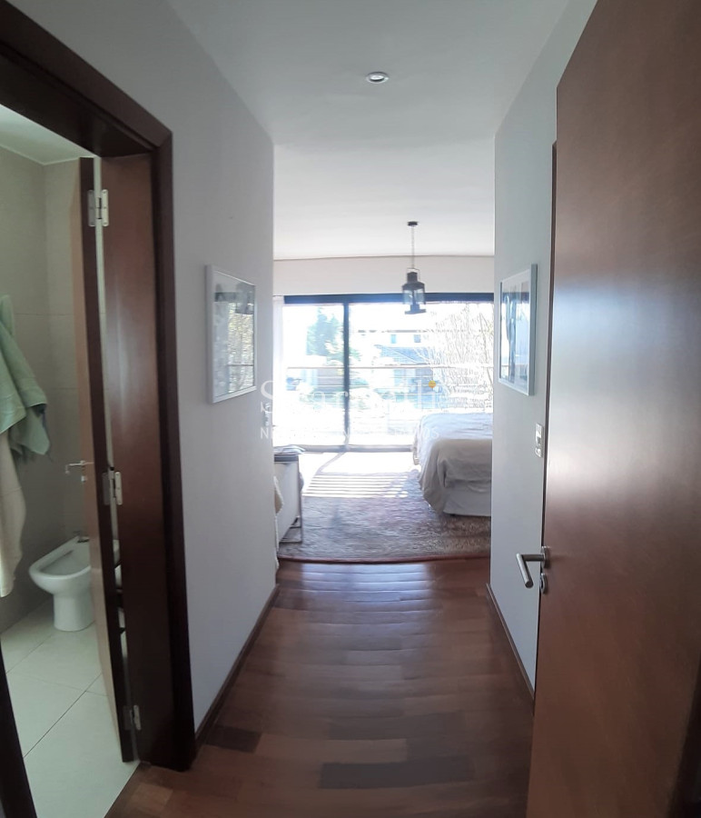 Casa ID.19925 - Casa en Barrio San Nicolás: Amplios Ambientes con inmejorable luminosidad y excelente terminaciones.-