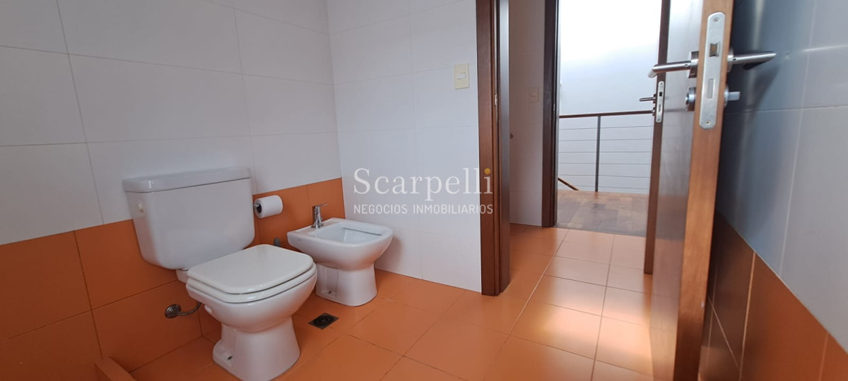 Casa ID.19925 - Casa en Barrio San Nicolás: Amplios Ambientes con inmejorable luminosidad y excelente terminaciones.-