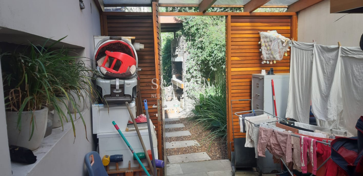 Casa ID.19925 - Casa en Barrio San Nicolás: Amplios Ambientes con inmejorable luminosidad y excelente terminaciones.-