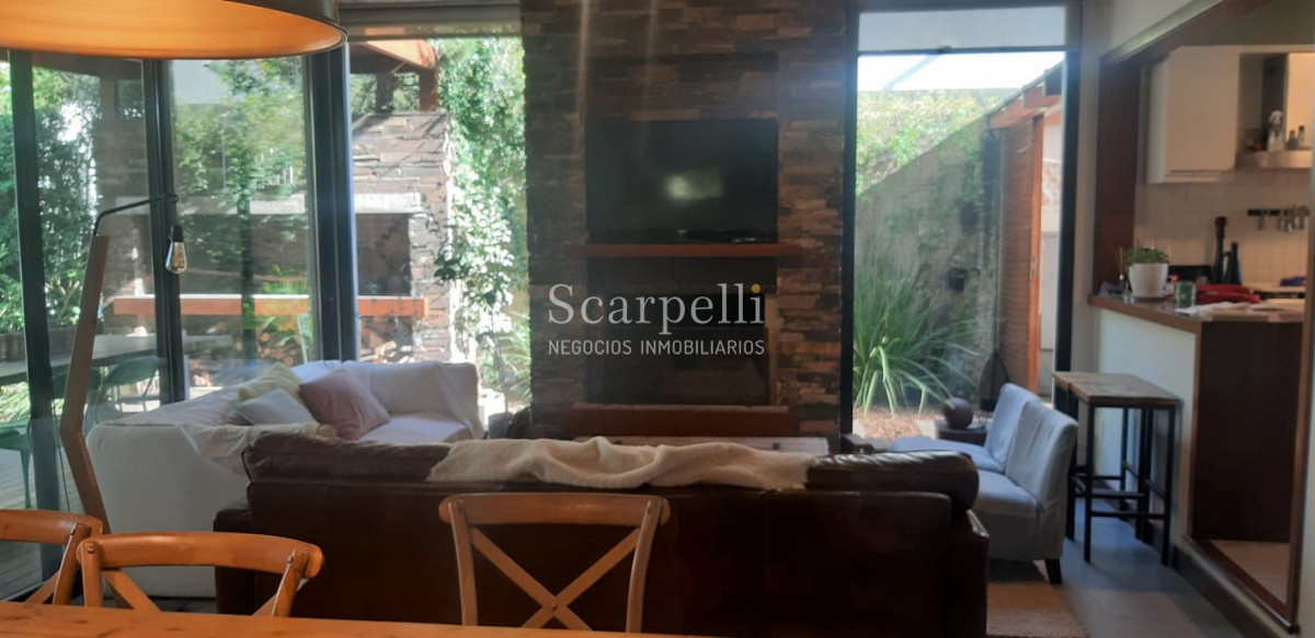 Casa ID.19925 - Casa en Barrio San Nicolás: Amplios Ambientes con inmejorable luminosidad y excelente terminaciones.-