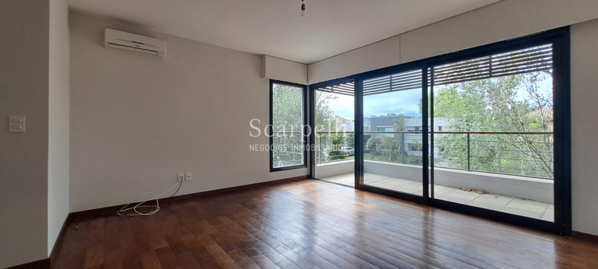 Casa ID.19925 - Casa en Barrio San Nicolás: Amplios Ambientes con inmejorable luminosidad y excelente terminaciones.-