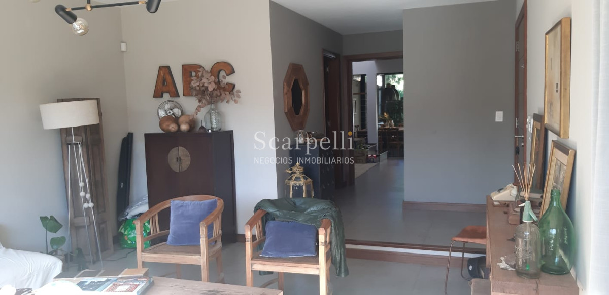 Casa ID.19925 - Casa en Barrio San Nicolás: Amplios Ambientes con inmejorable luminosidad y excelente terminaciones.-