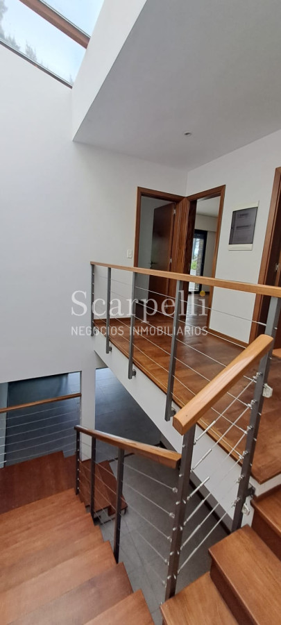 Casa ID.19925 - Casa en Barrio San Nicolás: Amplios Ambientes con inmejorable luminosidad y excelente terminaciones.-