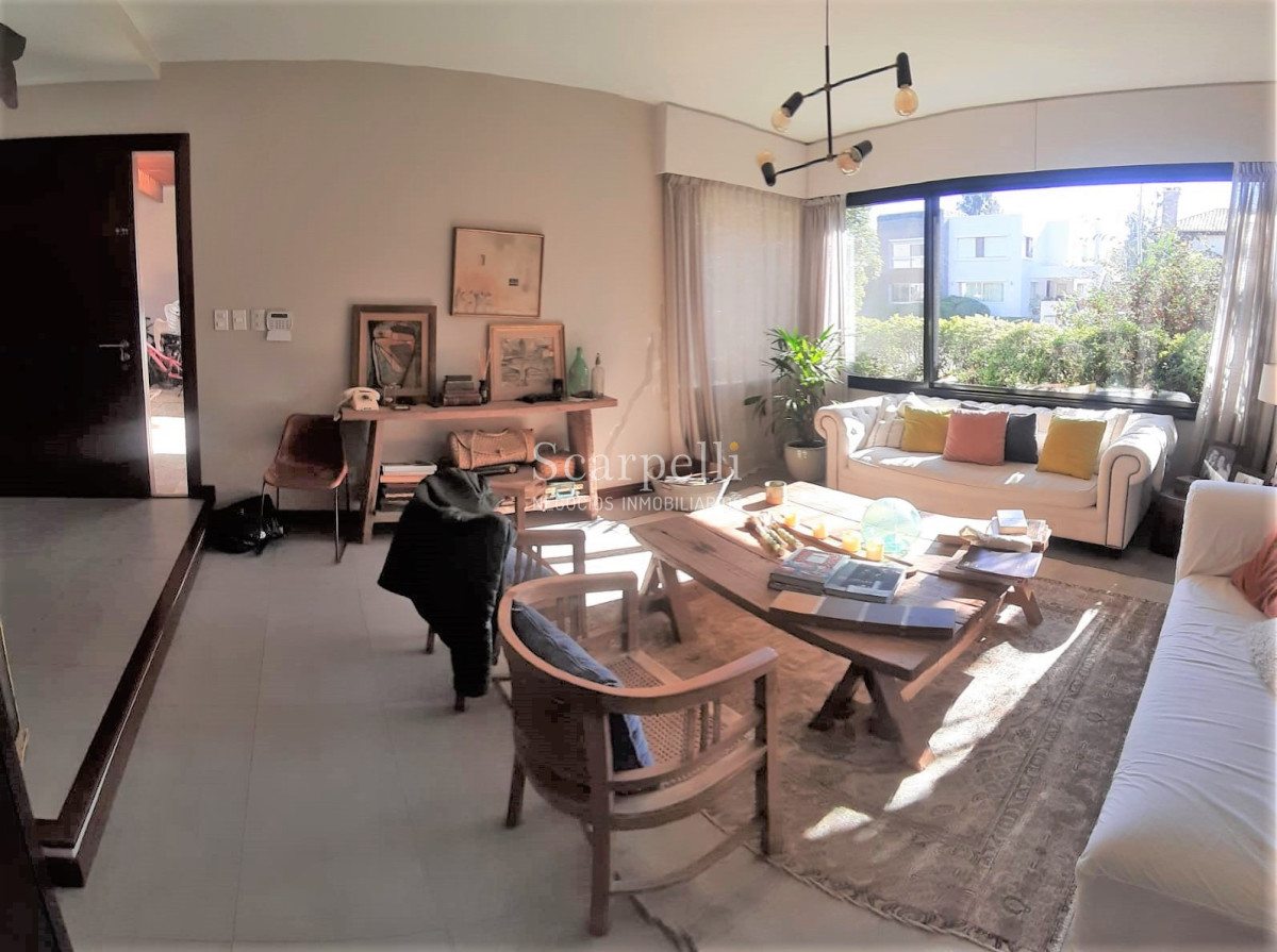 Casa ID.19925 - Casa en Barrio San Nicolás: Amplios Ambientes con inmejorable luminosidad y excelente terminaciones.-