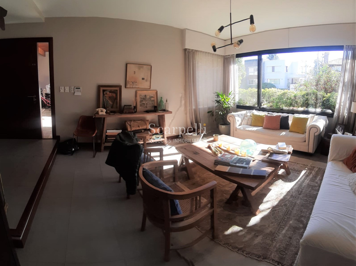 Casa ID.19925 - Casa en Barrio San Nicolás: Amplios Ambientes con inmejorable luminosidad y excelente terminaciones.-