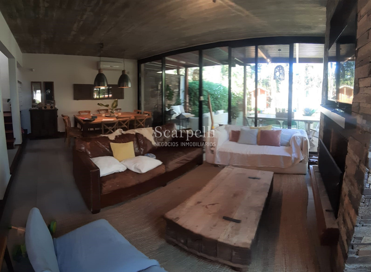 Casa ID.19925 - Casa en Barrio San Nicolás: Amplios Ambientes con inmejorable luminosidad y excelente terminaciones.-