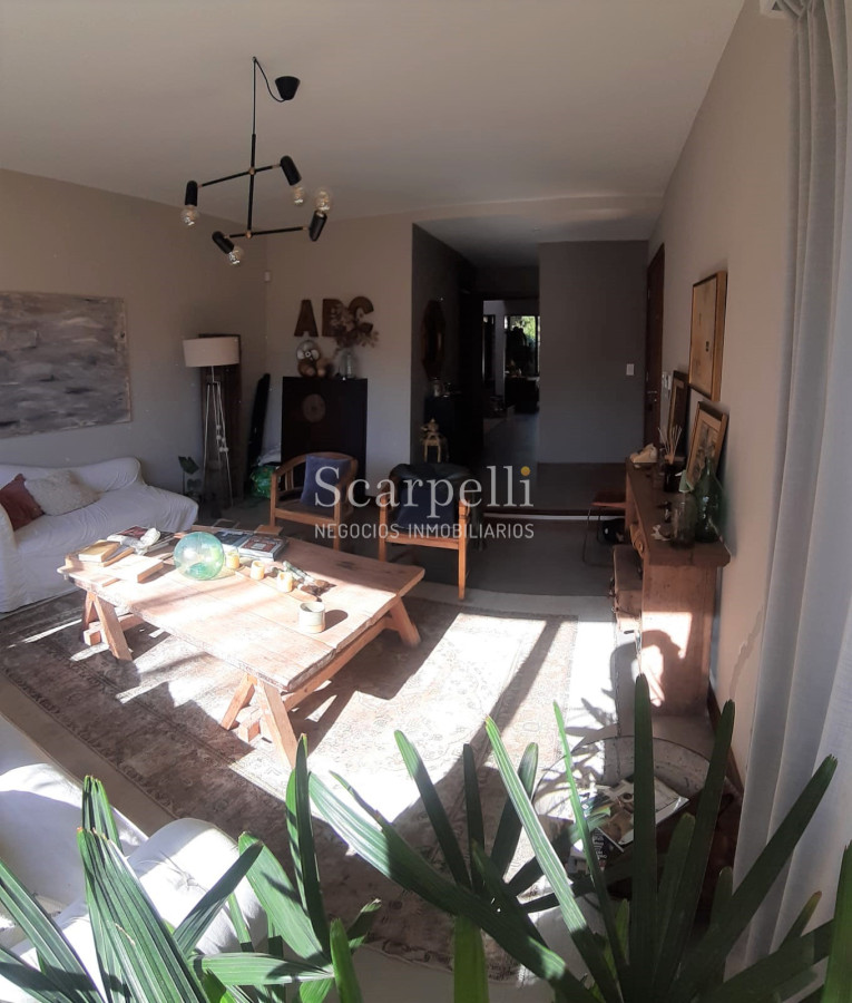 Casa ID.19925 - Casa en Barrio San Nicolás: Amplios Ambientes con inmejorable luminosidad y excelente terminaciones.-