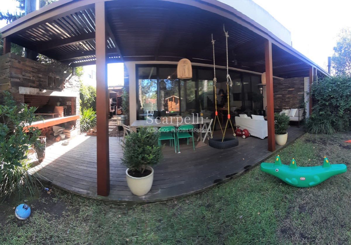 Casa ID.19925 - Casa en Barrio San Nicolás: Amplios Ambientes con inmejorable luminosidad y excelente terminaciones.-