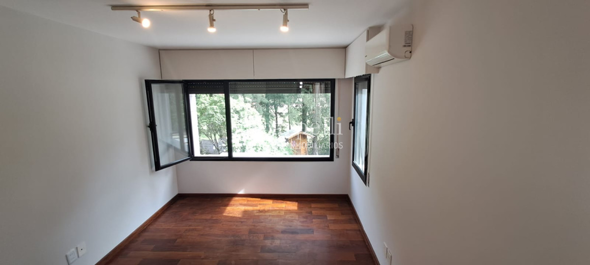 Casa ID.19925 - Casa en Barrio San Nicolás: Amplios Ambientes con inmejorable luminosidad y excelente terminaciones.-