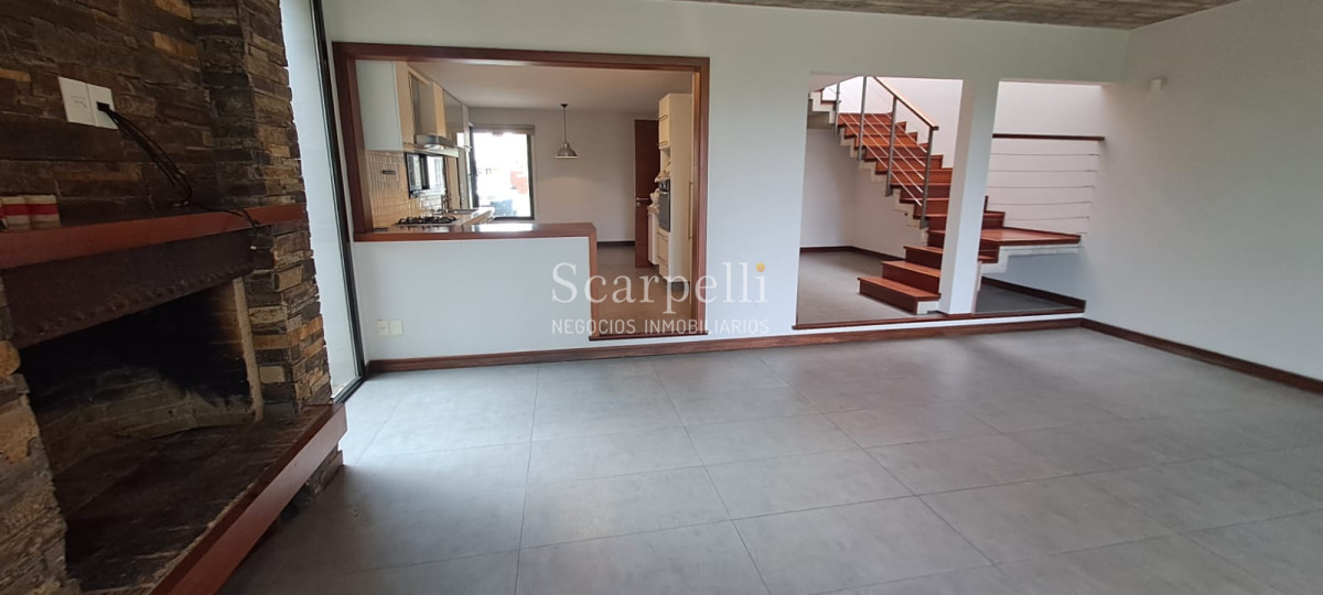 Casa ID.19925 - Casa en Barrio San Nicolás: Amplios Ambientes con inmejorable luminosidad y excelente terminaciones.-