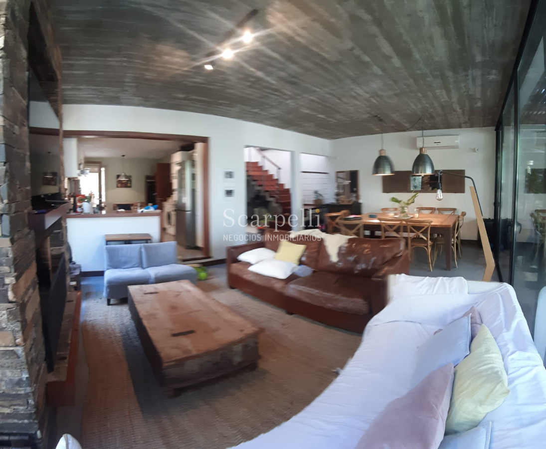 Casa ID.19925 - Casa en Barrio San Nicolás: Amplios Ambientes con inmejorable luminosidad y excelente terminaciones.-