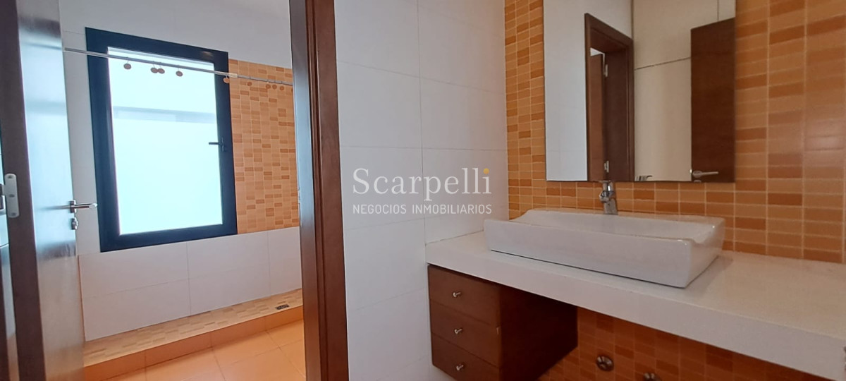 Casa ID.19925 - Casa en Barrio San Nicolás: Amplios Ambientes con inmejorable luminosidad y excelente terminaciones.-