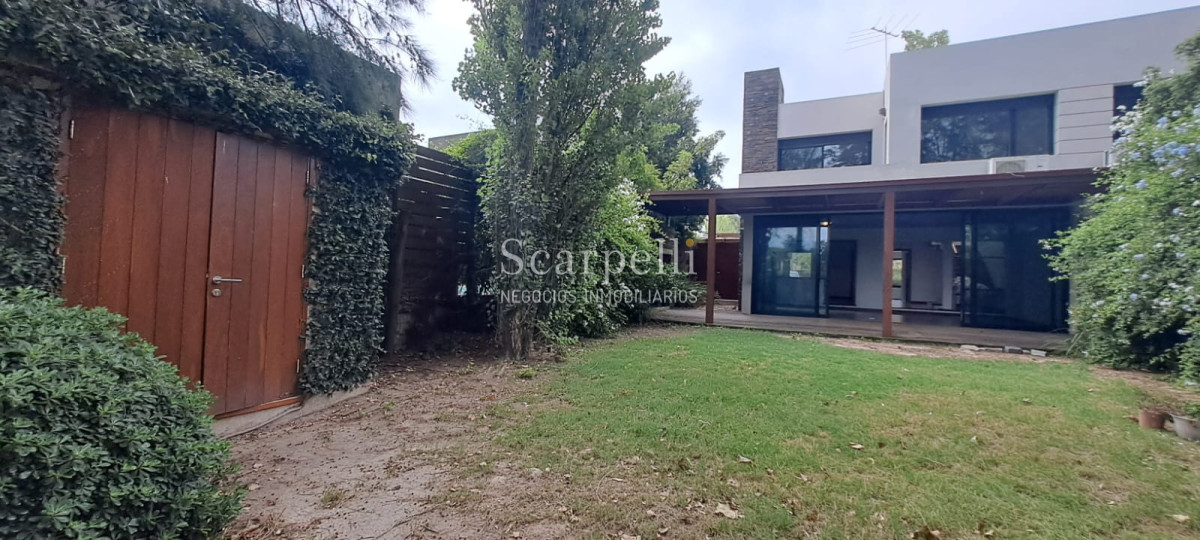 Casa ID.19925 - Casa en Barrio San Nicolás: Amplios Ambientes con inmejorable luminosidad y excelente terminaciones.-