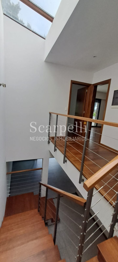 Casa ID.19925 - Casa en Barrio San Nicolás: Amplios Ambientes con inmejorable luminosidad y excelente terminaciones.-