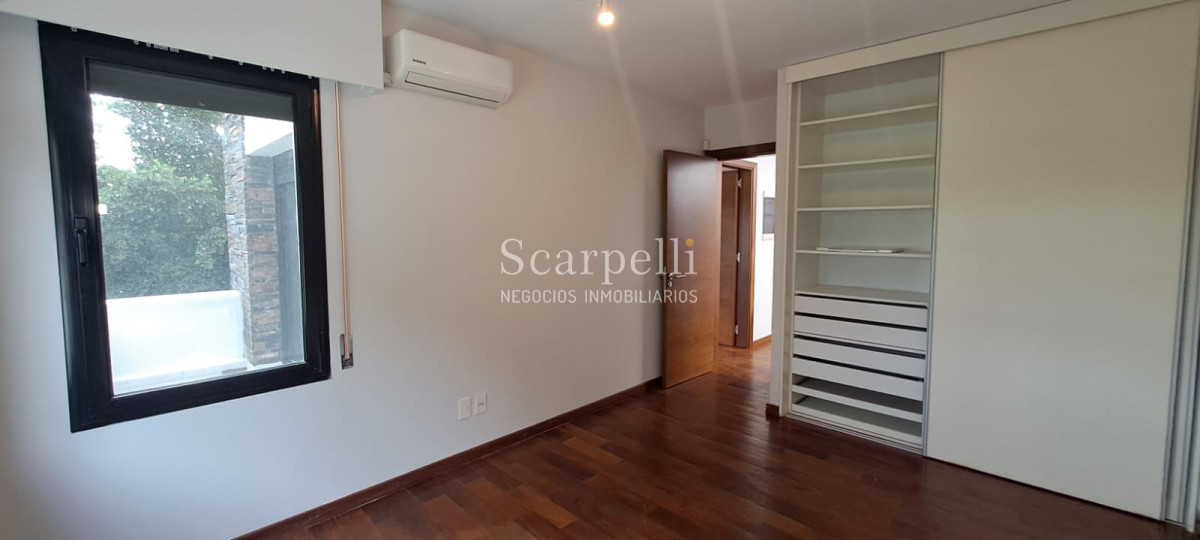 Casa ID.19925 - Casa en Barrio San Nicolás: Amplios Ambientes con inmejorable luminosidad y excelente terminaciones.-