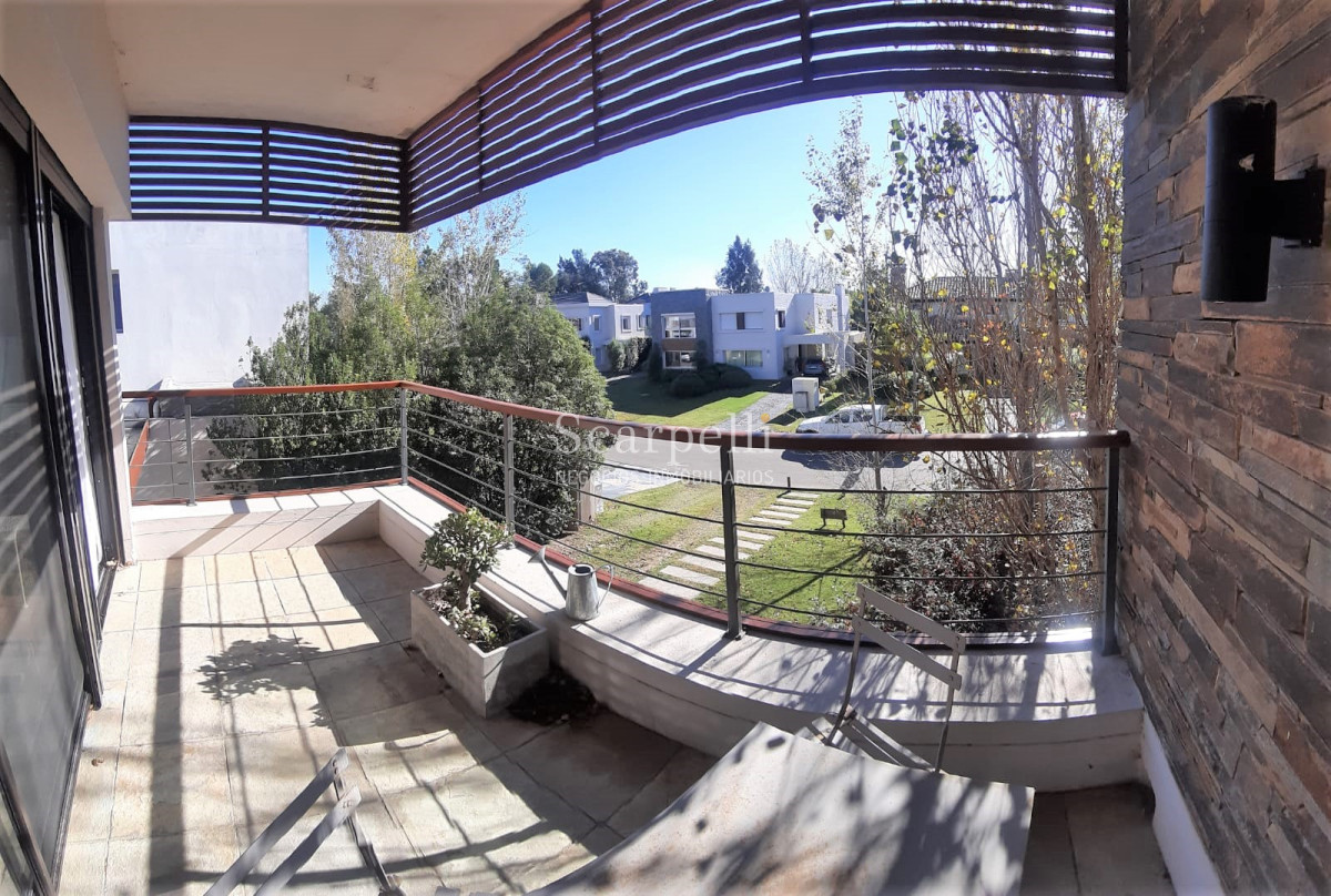 Casa ID.19925 - Casa en Barrio San Nicolás: Amplios Ambientes con inmejorable luminosidad y excelente terminaciones.-