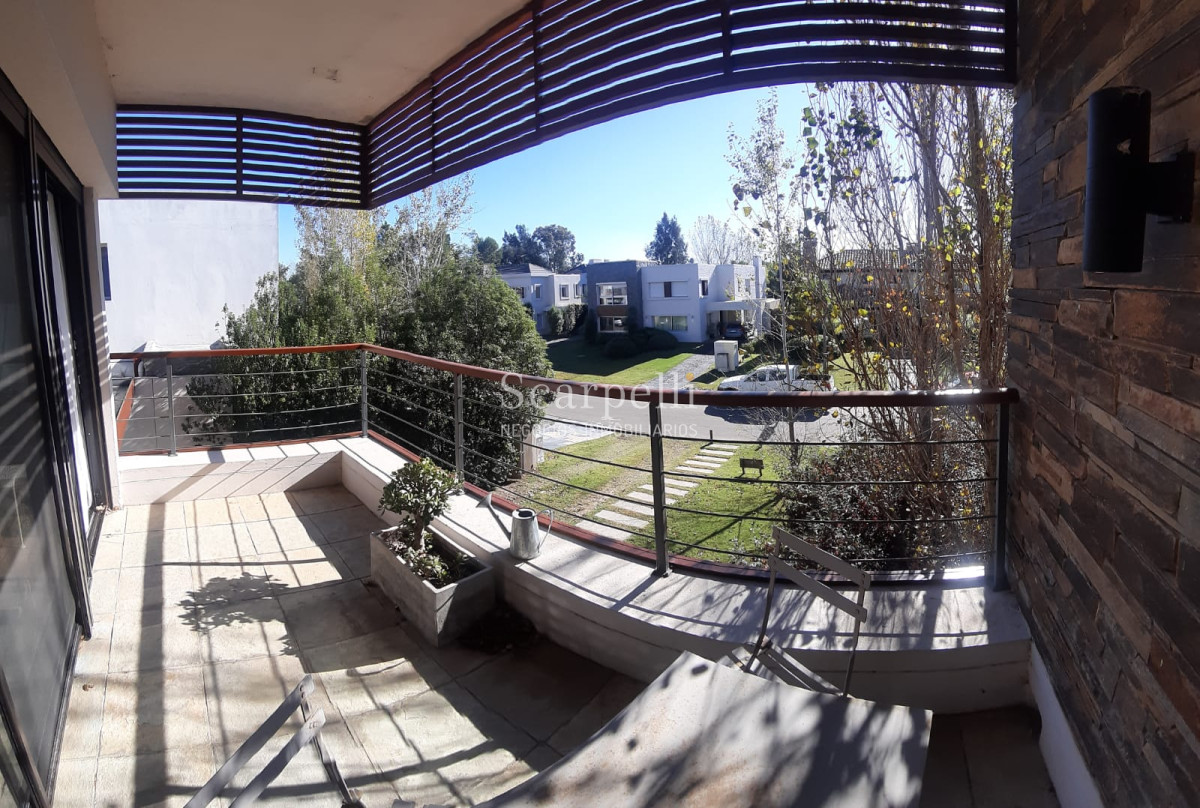 Casa ID.19925 - Casa en Barrio San Nicolás: Amplios Ambientes con inmejorable luminosidad y excelente terminaciones.-