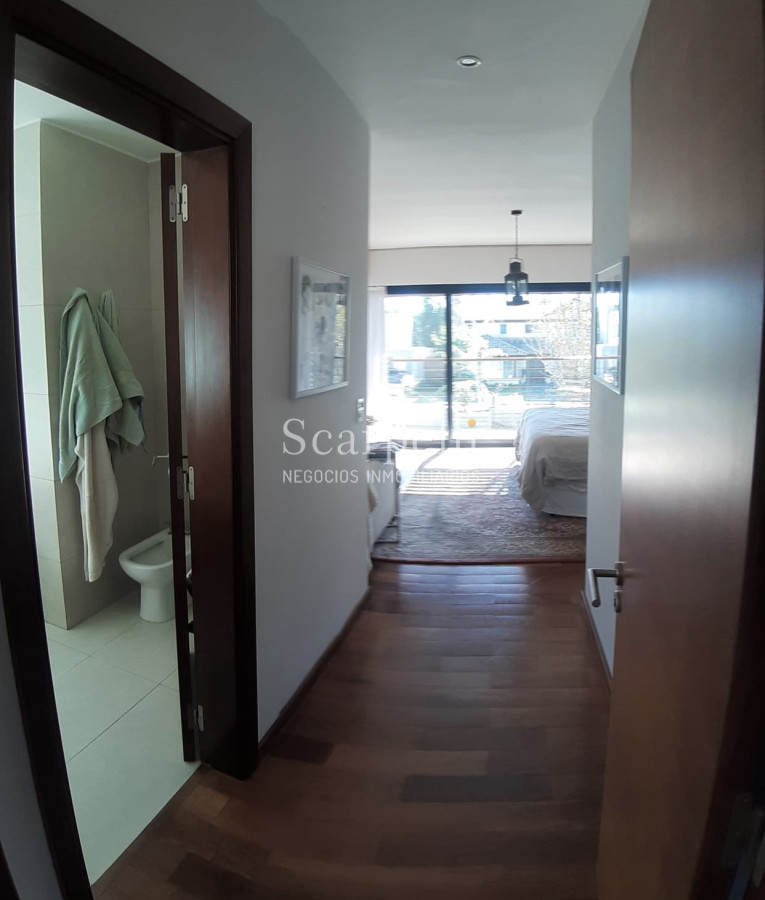 Casa ID.19925 - Casa en Barrio San Nicolás: Amplios Ambientes con inmejorable luminosidad y excelente terminaciones.-