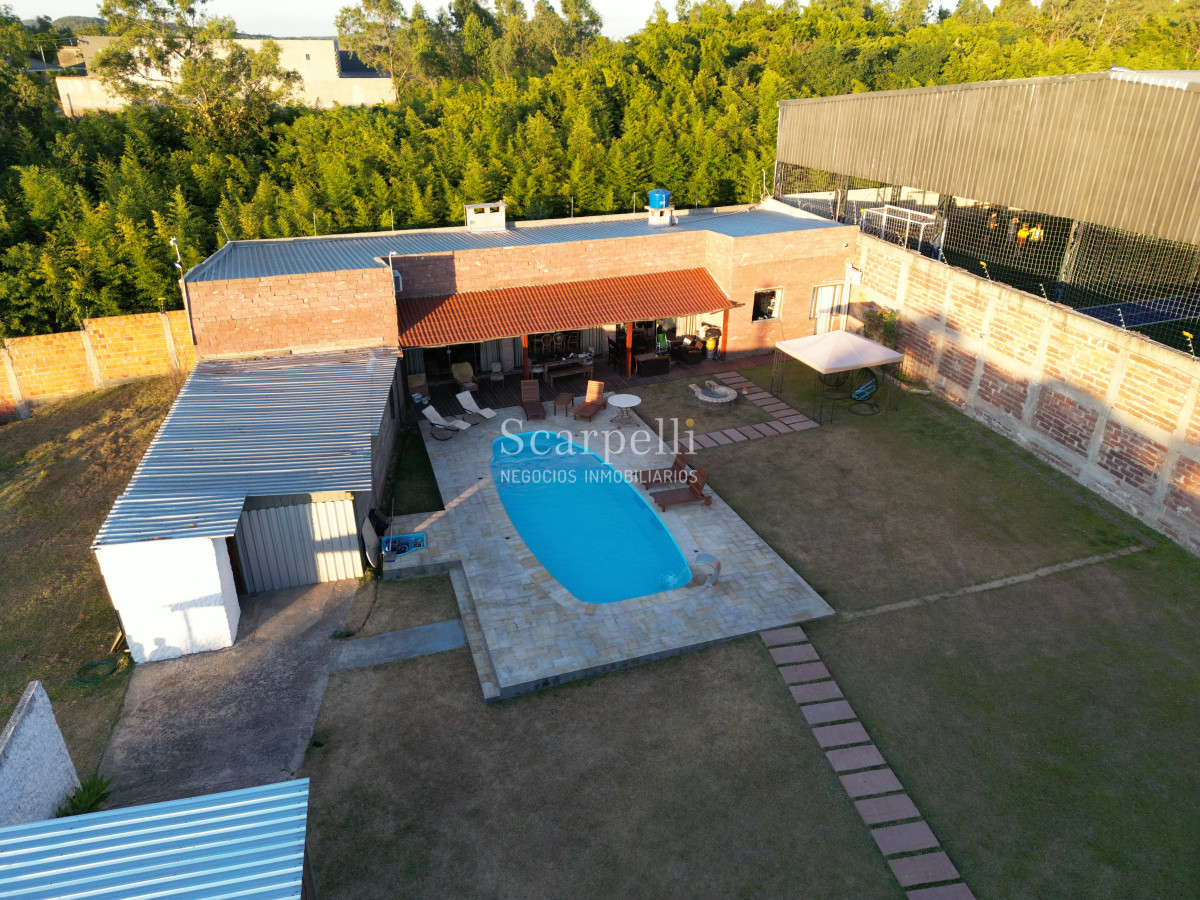 Casa ID.50378 - Importante padrón esquinero en Santana do Livramento con casi 2200 m2 Ideal Salón de Fiestas o emprendimiento Inmobiliario