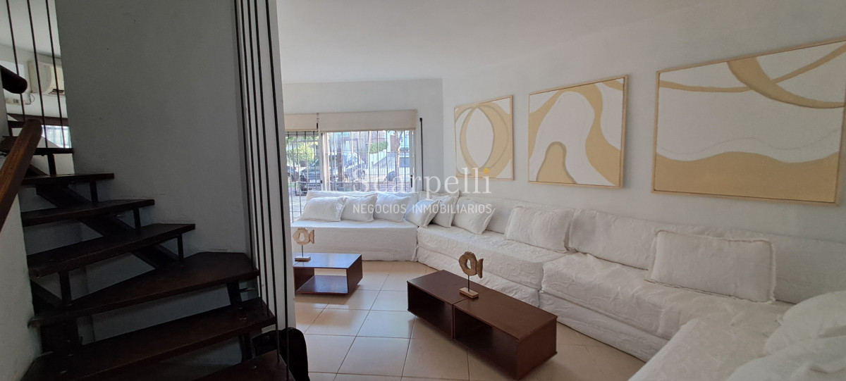 Casa ID.50359 - Venta Casa Carrasco Arocena próximo 2 o 3 dorm 3 baños Amplio Patio con parrillero