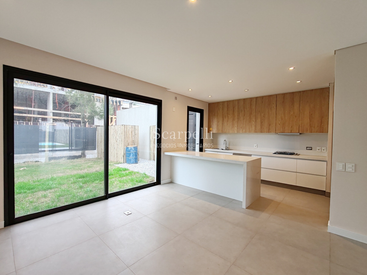 Casa ID.48909 - Estrene Con Renta Segura desde Octubre 2025 Barrio Parque II con Centro Comercial a escasos 380 mts.