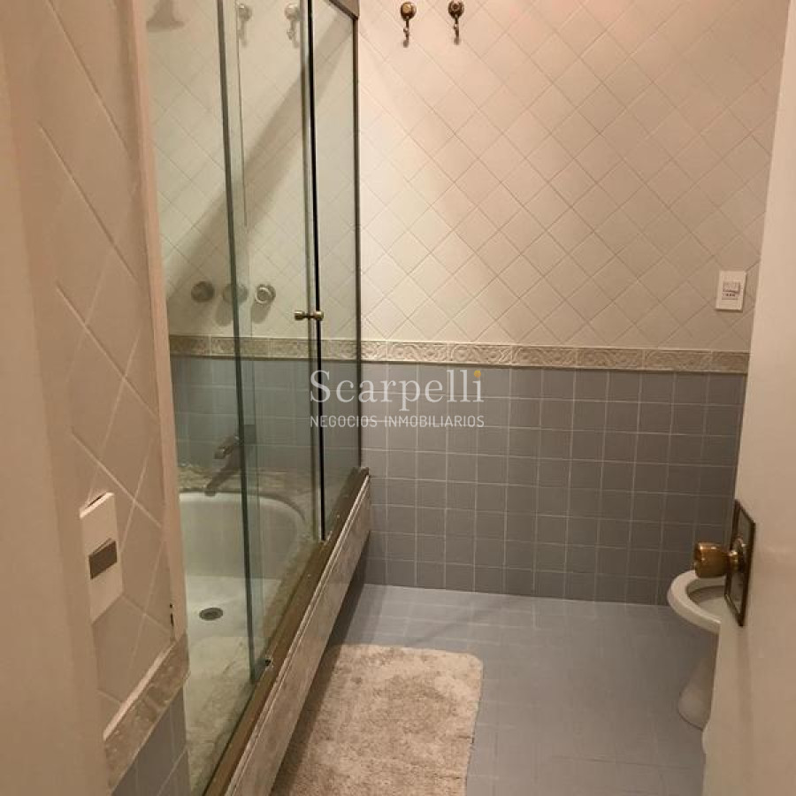 Casa ID.20274 - Importante Chalet con Tejas Vidriadas prox. Av. Francia Parada 7 Mansa