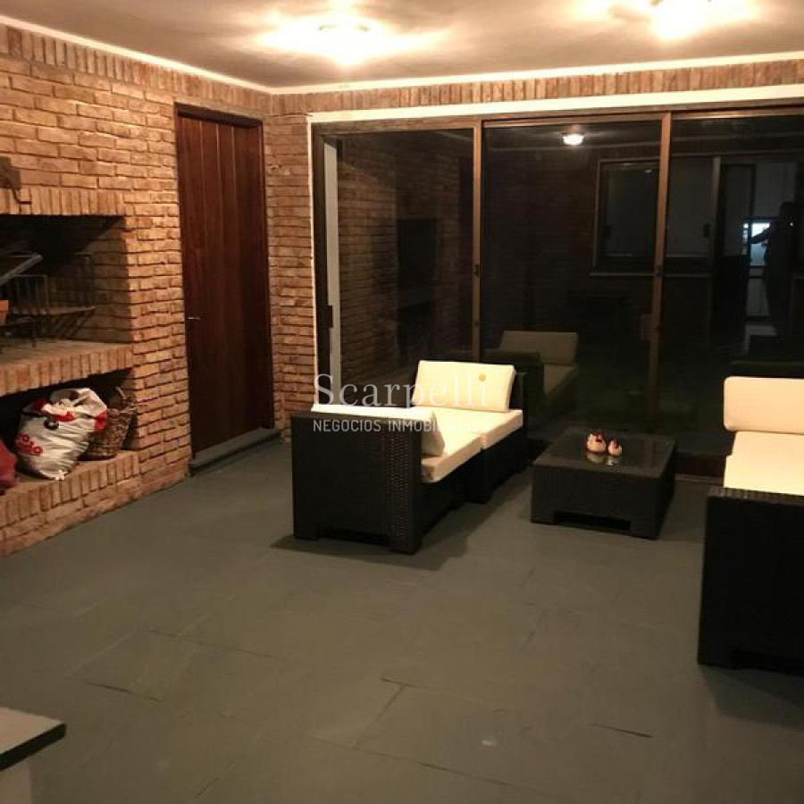 Casa ID.20274 - Importante Chalet con Tejas Vidriadas prox. Av. Francia Parada 7 Mansa
