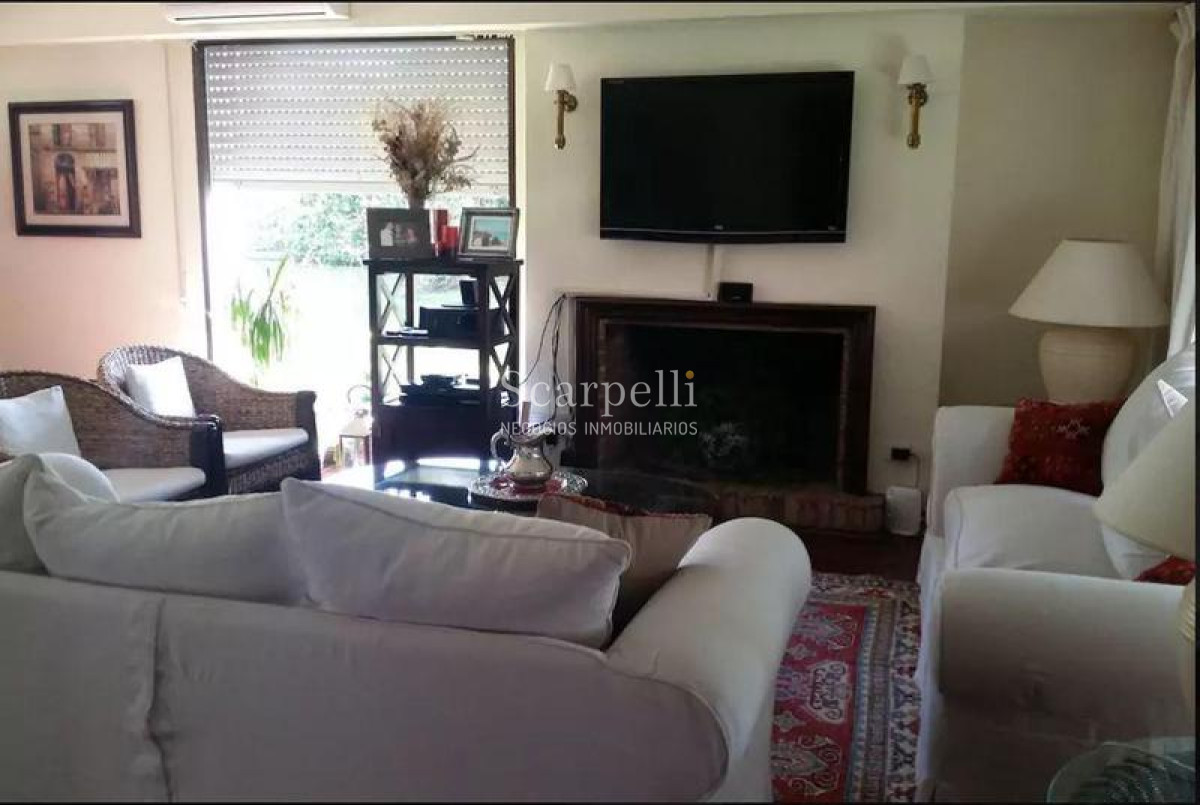 Casa ID.20274 - Importante Chalet con Tejas Vidriadas prox. Av. Francia Parada 7 Mansa