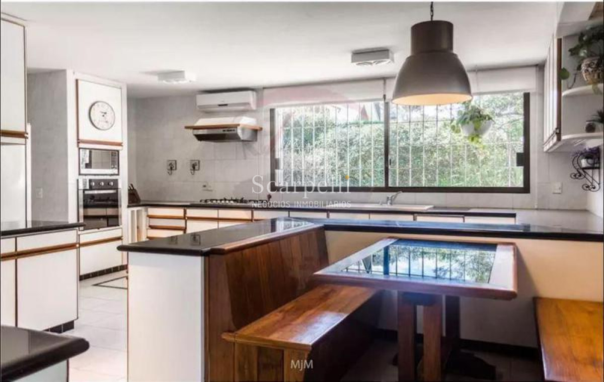Casa ID.20274 - Importante Chalet con Tejas Vidriadas prox. Av. Francia Parada 7 Mansa