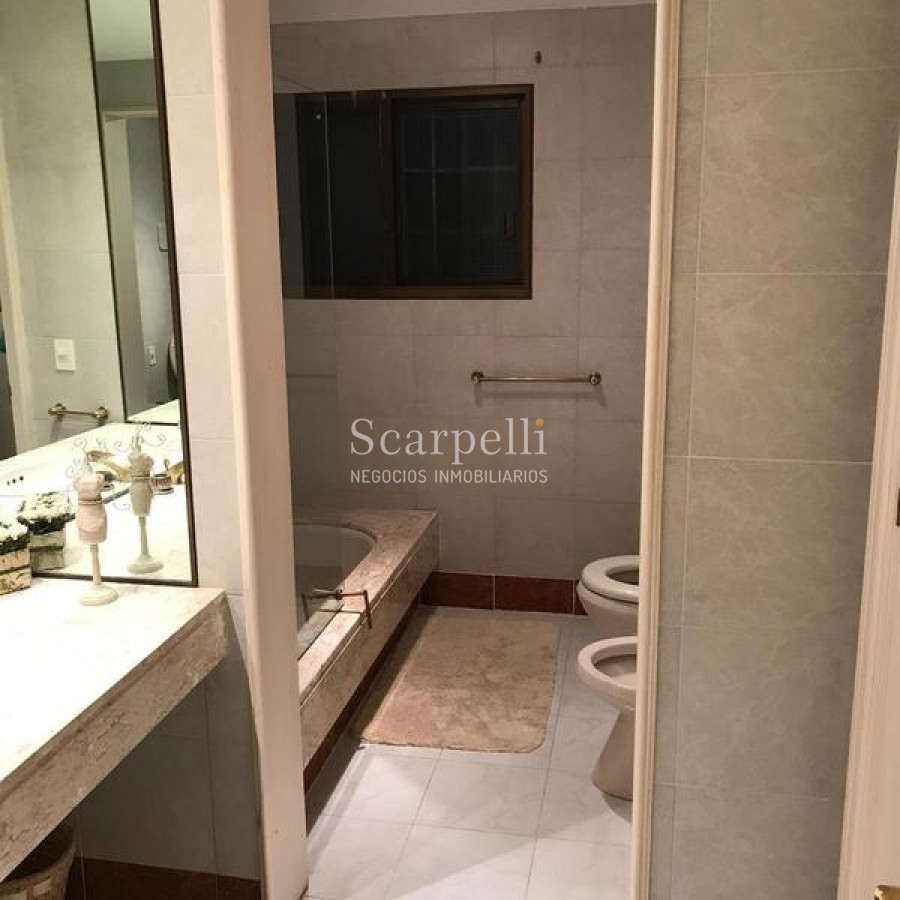 Casa ID.20274 - Importante Chalet con Tejas Vidriadas prox. Av. Francia Parada 7 Mansa