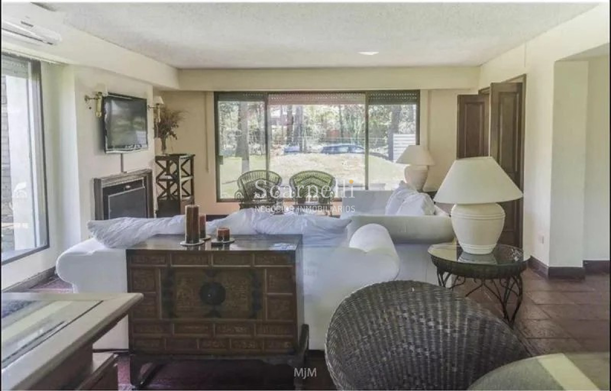 Casa ID.20274 - Importante Chalet con Tejas Vidriadas prox. Av. Francia Parada 7 Mansa