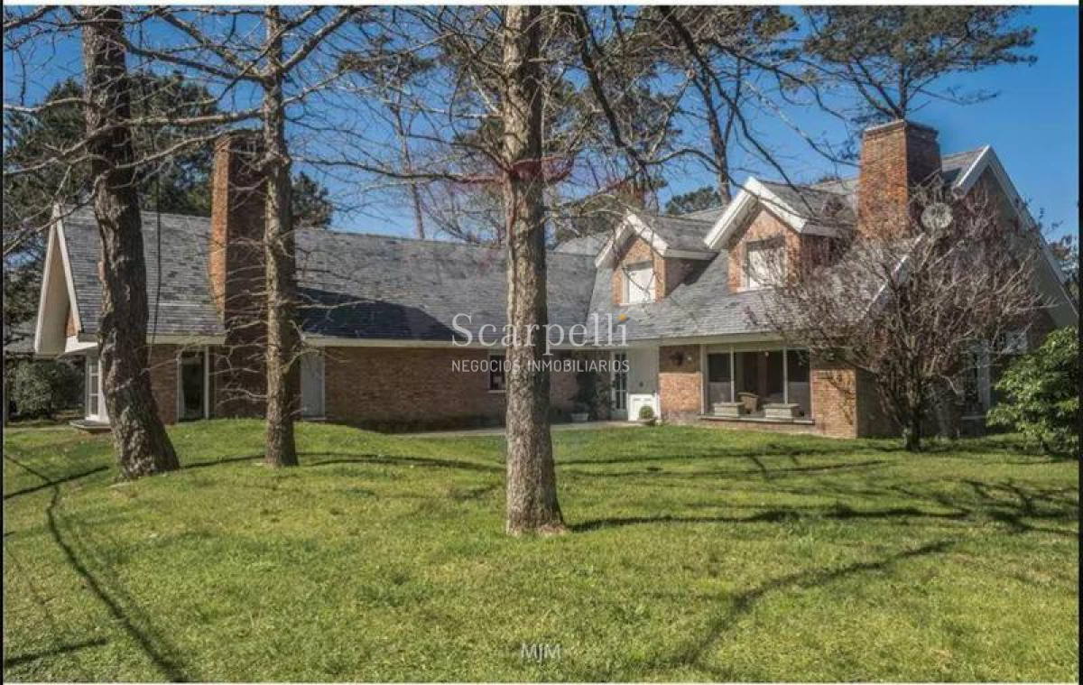 Casa ID.20274 - Importante Chalet con Tejas Vidriadas prox. Av. Francia Parada 7 Mansa