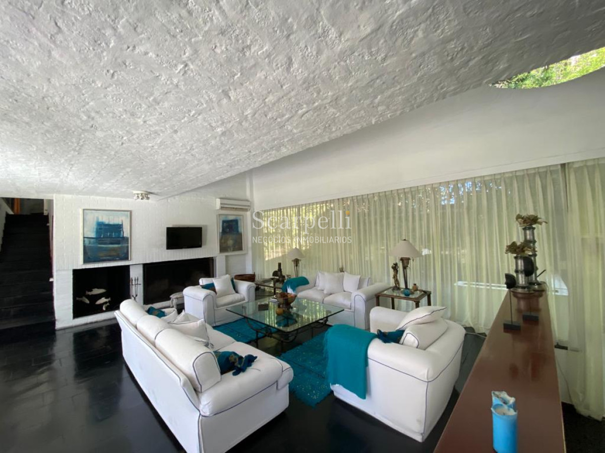 Casa ID.20705 - Estupendo Chalet en Lugano Excelente calidad de Construcción y buenas terminaciones.-