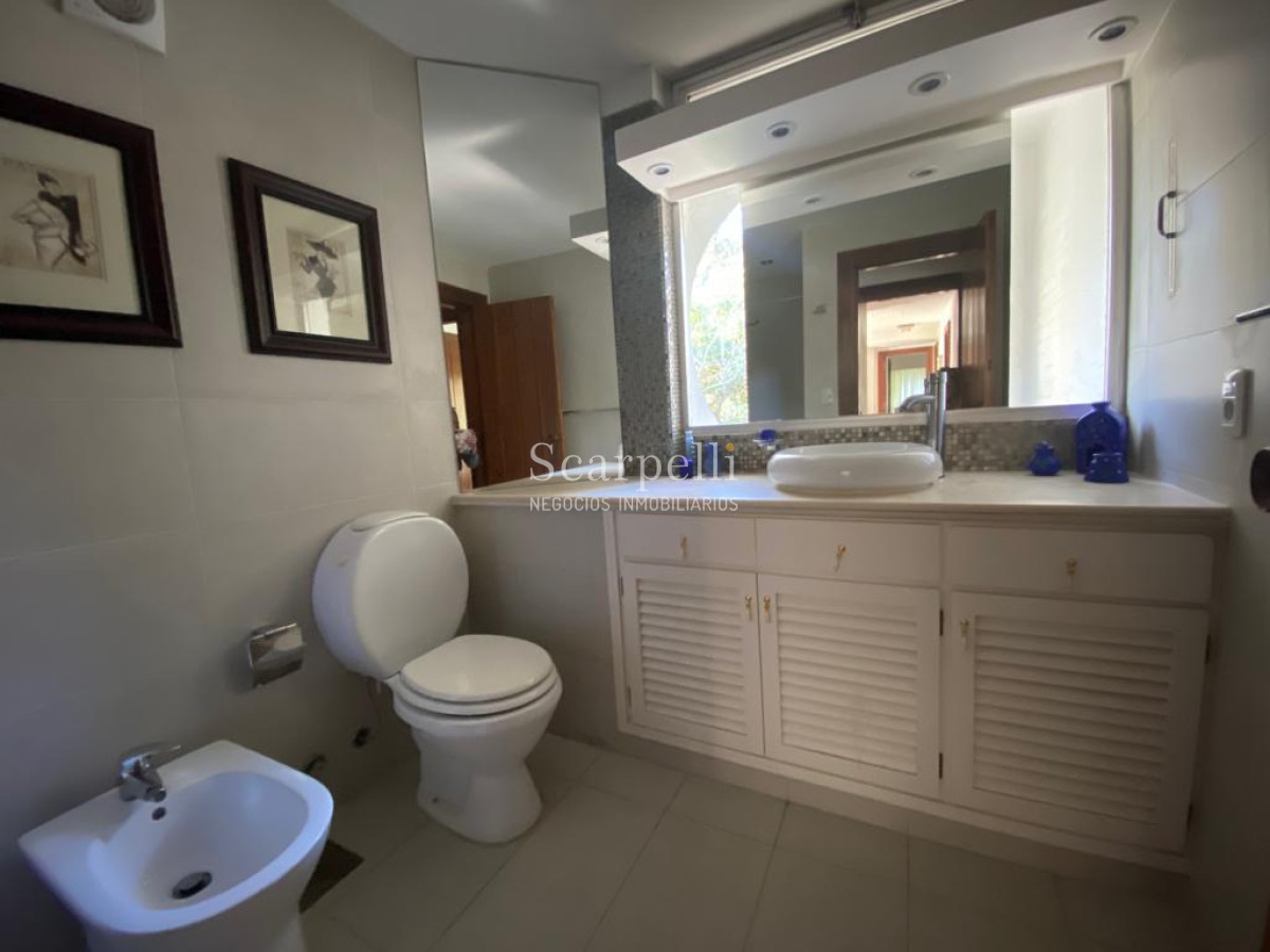 Casa ID.20705 - Estupendo Chalet en Lugano Excelente calidad de Construcción y buenas terminaciones.-