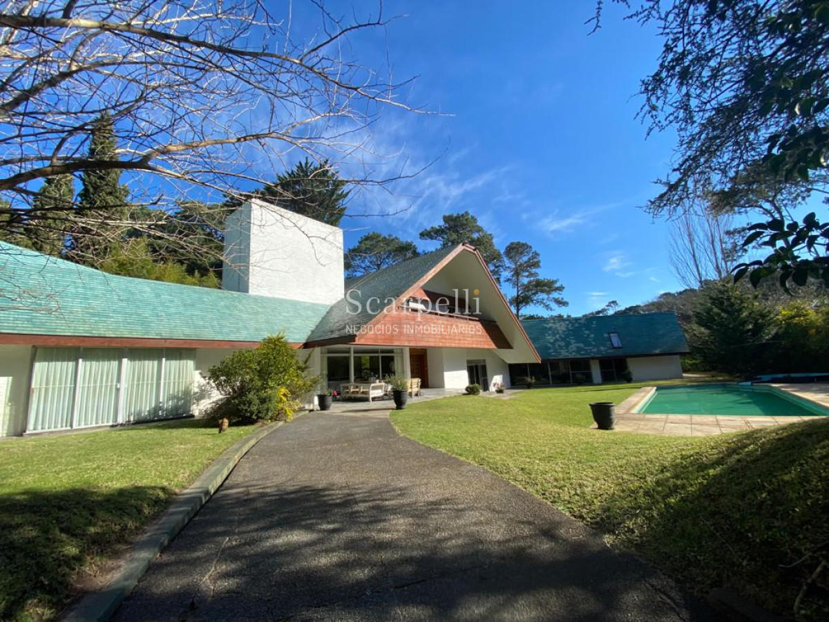Casa ID.20705 - Estupendo Chalet en Lugano Excelente calidad de Construcción y buenas terminaciones.-