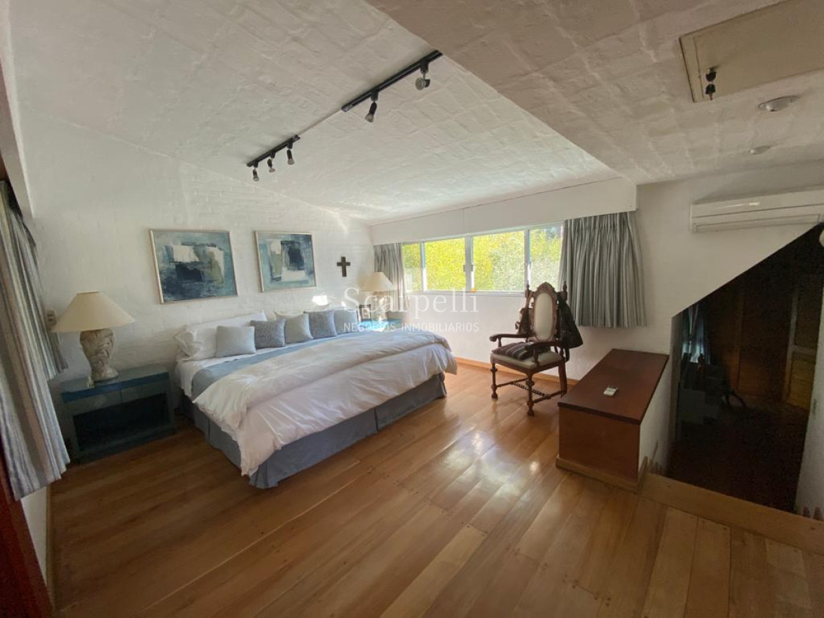 Casa ID.20705 - Estupendo Chalet en Lugano Excelente calidad de Construcción y buenas terminaciones.-