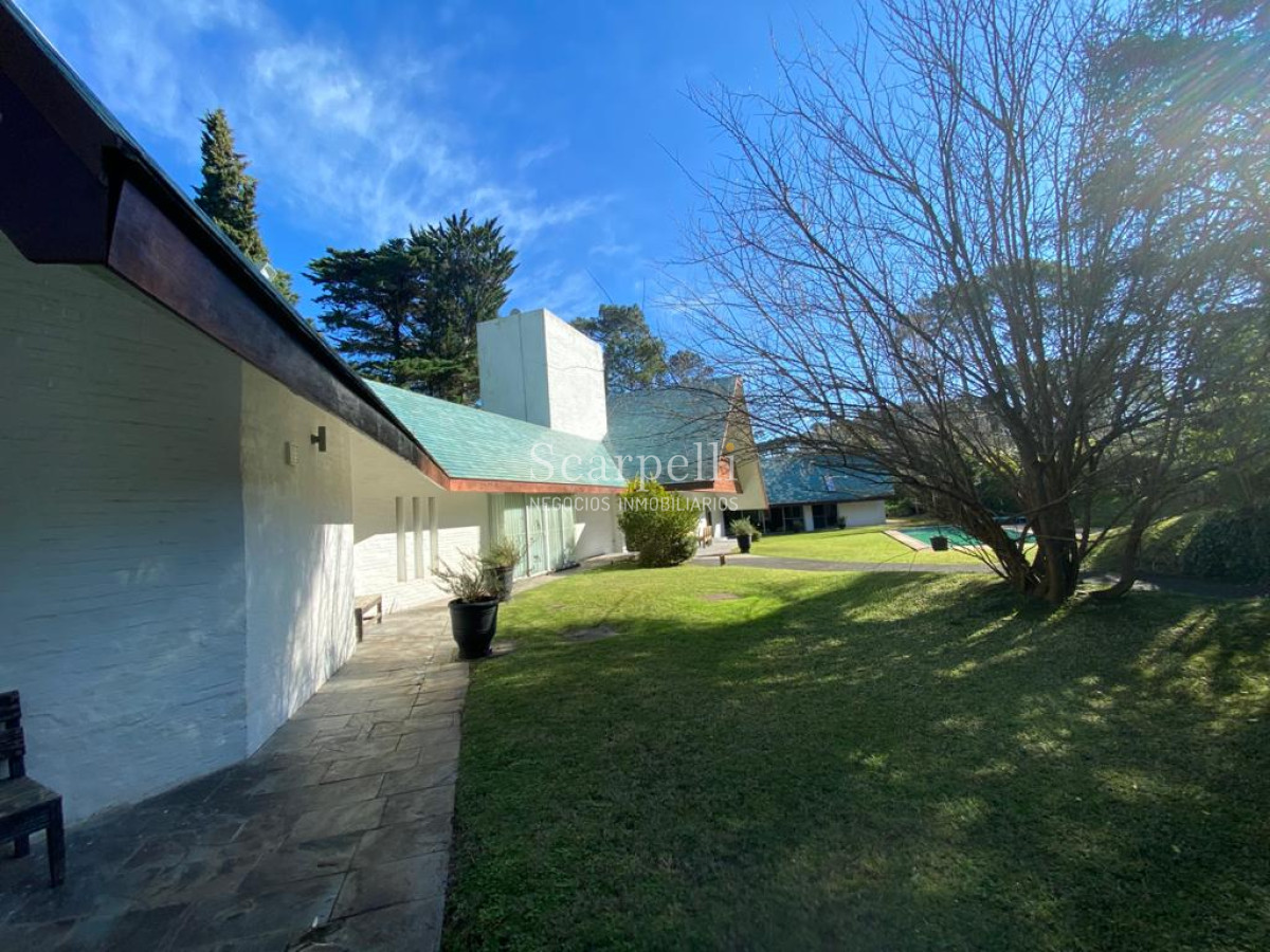 Casa ID.20705 - Estupendo Chalet en Lugano Excelente calidad de Construcción y buenas terminaciones.-