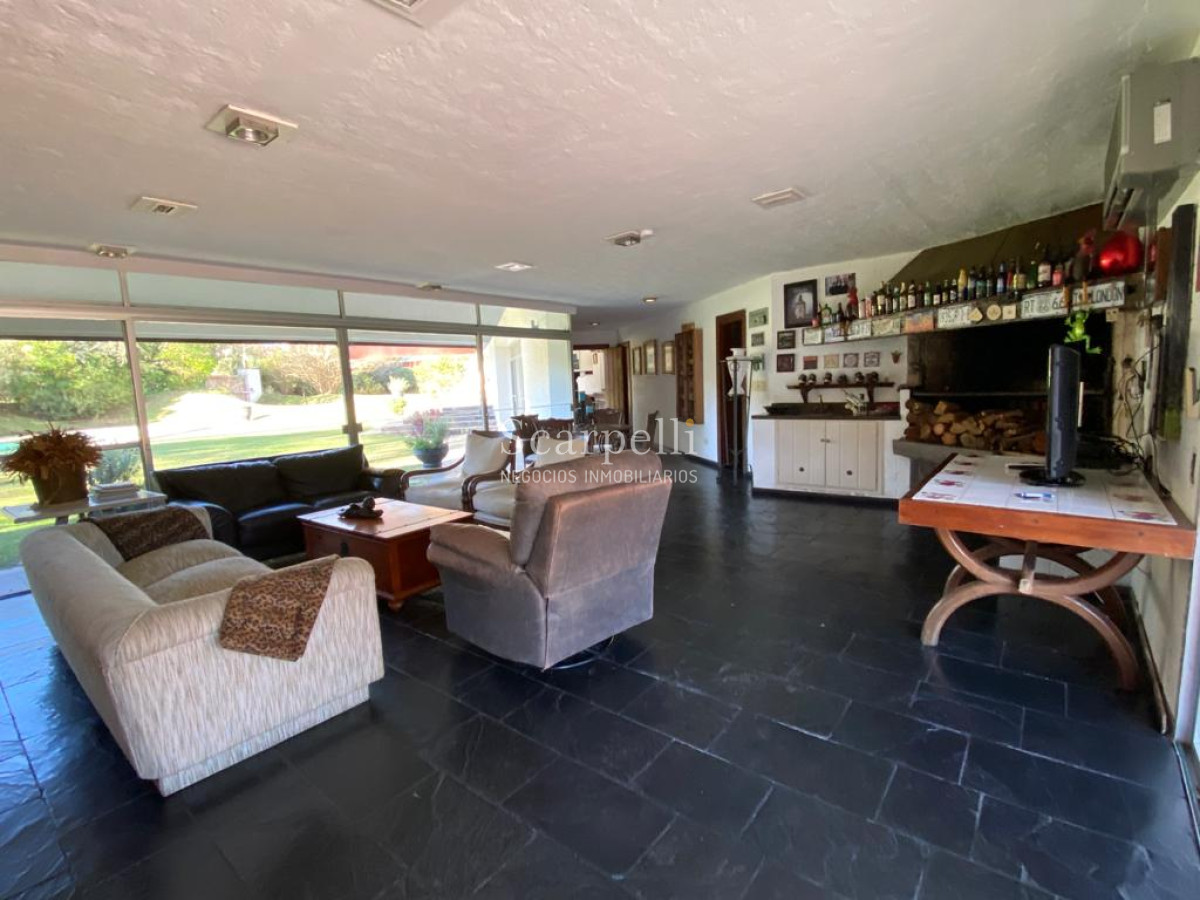 Casa ID.20705 - Estupendo Chalet en Lugano Excelente calidad de Construcción y buenas terminaciones.-