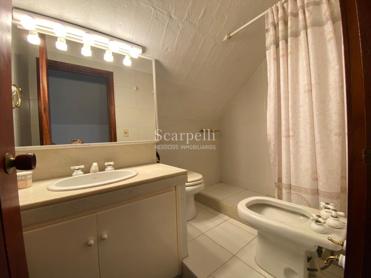 Casa ID.20705 - Estupendo Chalet en Lugano Excelente calidad de Construcción y buenas terminaciones.-