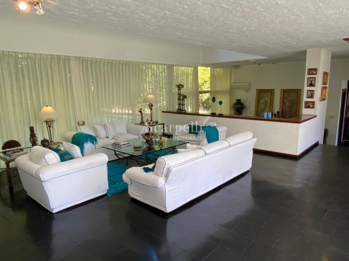 Casa ID.20705 - Estupendo Chalet en Lugano Excelente calidad de Construcción y buenas terminaciones.-