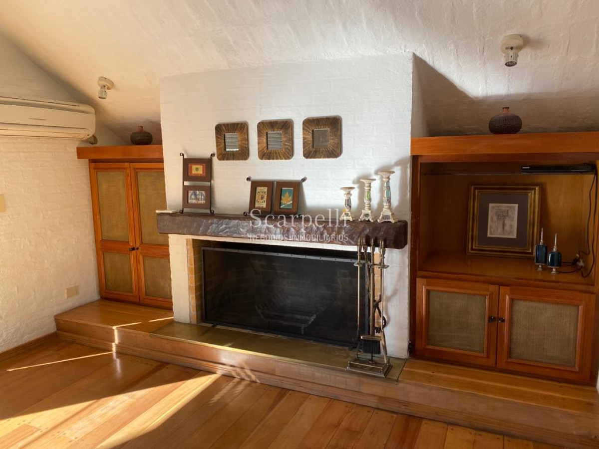 Casa ID.20705 - Estupendo Chalet en Lugano Excelente calidad de Construcción y buenas terminaciones.-