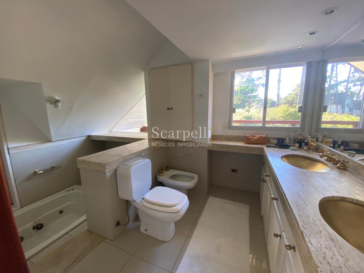 Casa ID.20705 - Estupendo Chalet en Lugano Excelente calidad de Construcción y buenas terminaciones.-