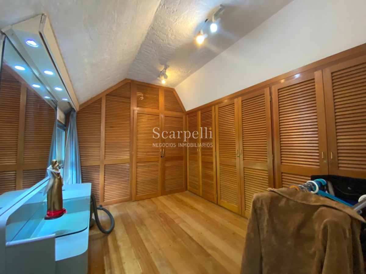 Casa ID.20705 - Estupendo Chalet en Lugano Excelente calidad de Construcción y buenas terminaciones.-