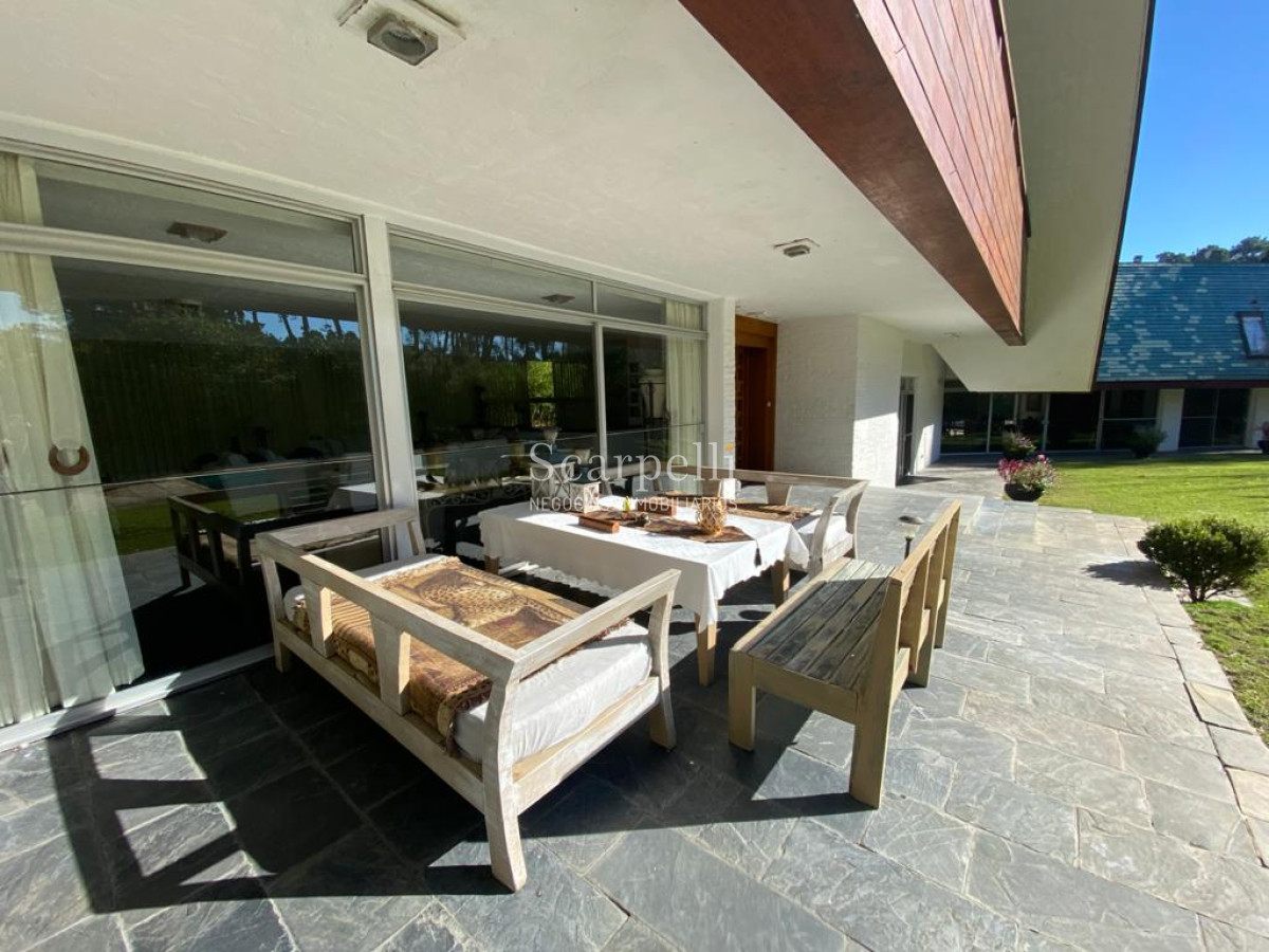 Casa ID.20705 - Estupendo Chalet en Lugano Excelente calidad de Construcción y buenas terminaciones.-