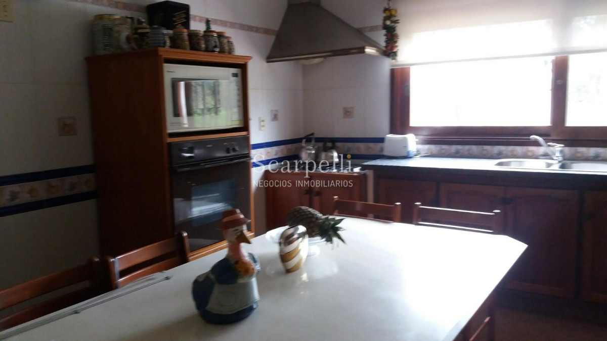 Casa ID.20788 - Importante Chalet Tejas Vidriadas: Av. Brasil   Parada 10 Mansa Próx. Devoto Roosvelt